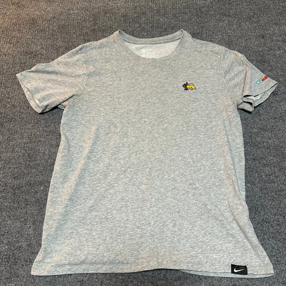 Nike Lebron Limited Embroidered Lion T-shirt King James Gray Mens Large